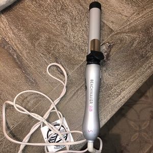 Beachwaver curling iron. Only used a few times.